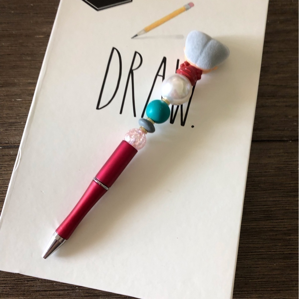 Disney Doorables: Cinderella: Lady Tremaine handmade beaded pen - Picture 3 of 3